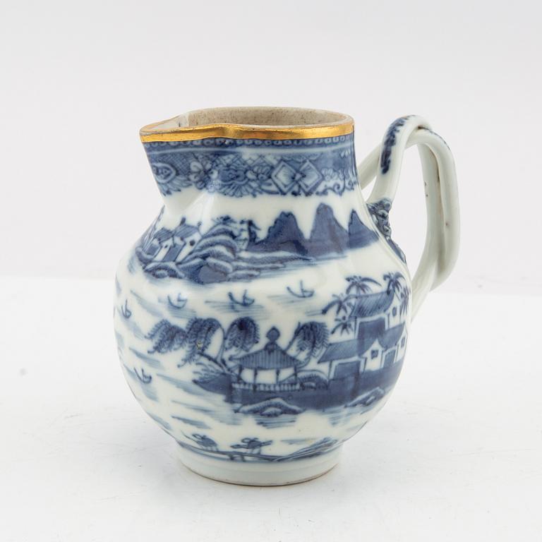 A blue and white porcelain creamer, China 19th century.