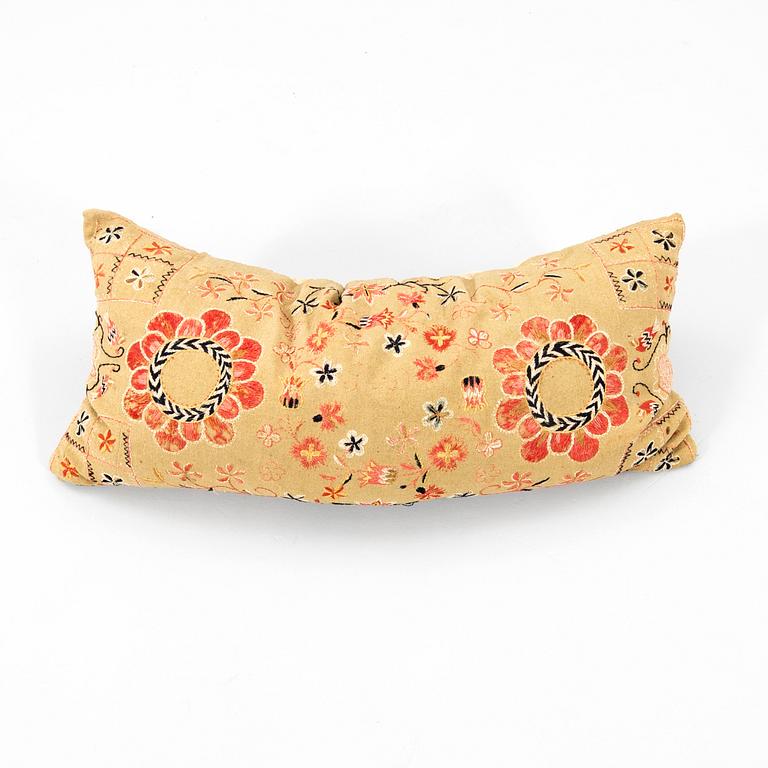 Åkdyna (Agedyna) Skåne 1800-talets mitt/andra hälft, broderad ca 110x50 cm.