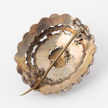 Garnityr med granater, armband, armring, broscher 2 st.