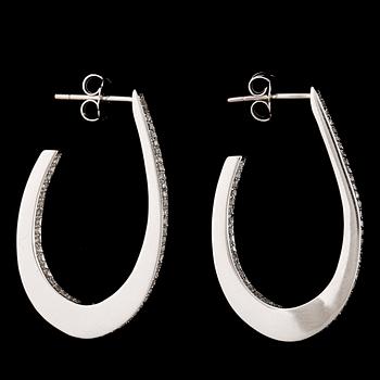 ÖRHÄNGEN, ett par, 14k vitguld med briljantslipade diamanter tot ca 1 ct. Total vikt ca 7,8 gram.