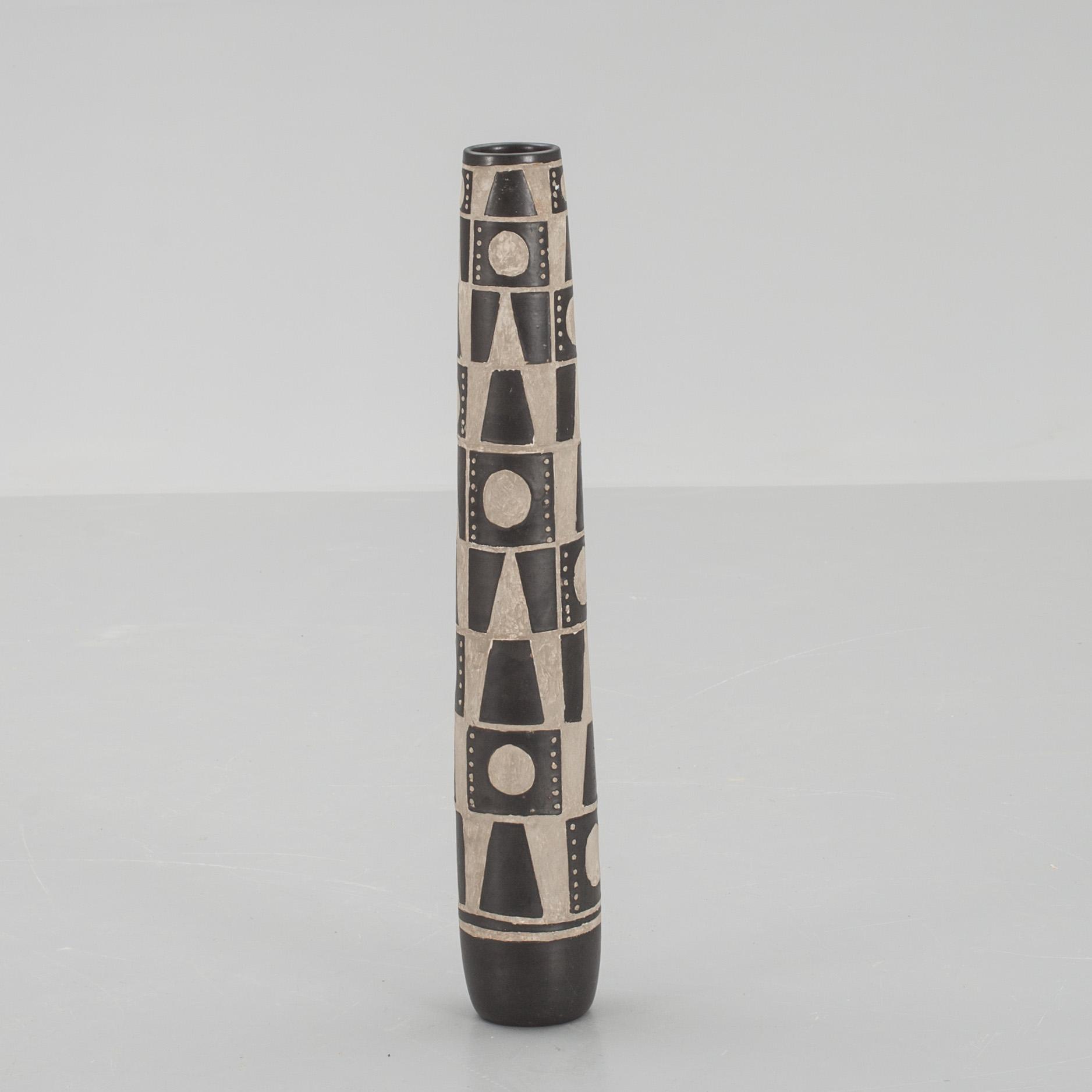 GOLVVAS, stengods. 1900-talest andra hälft, möjligen Herman Kähler Danmark.