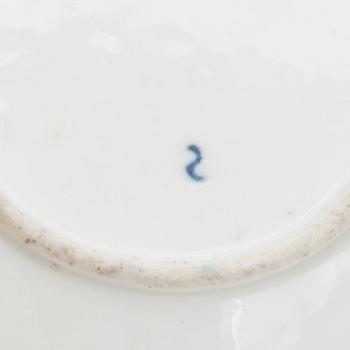 KAFFEKOPP MED FAT, porslin, Kuznetsov Dulevo fabriken 1864-1889, KAFFEKOPP MED FAT, porslin, 1830-tal, Ryssland.
