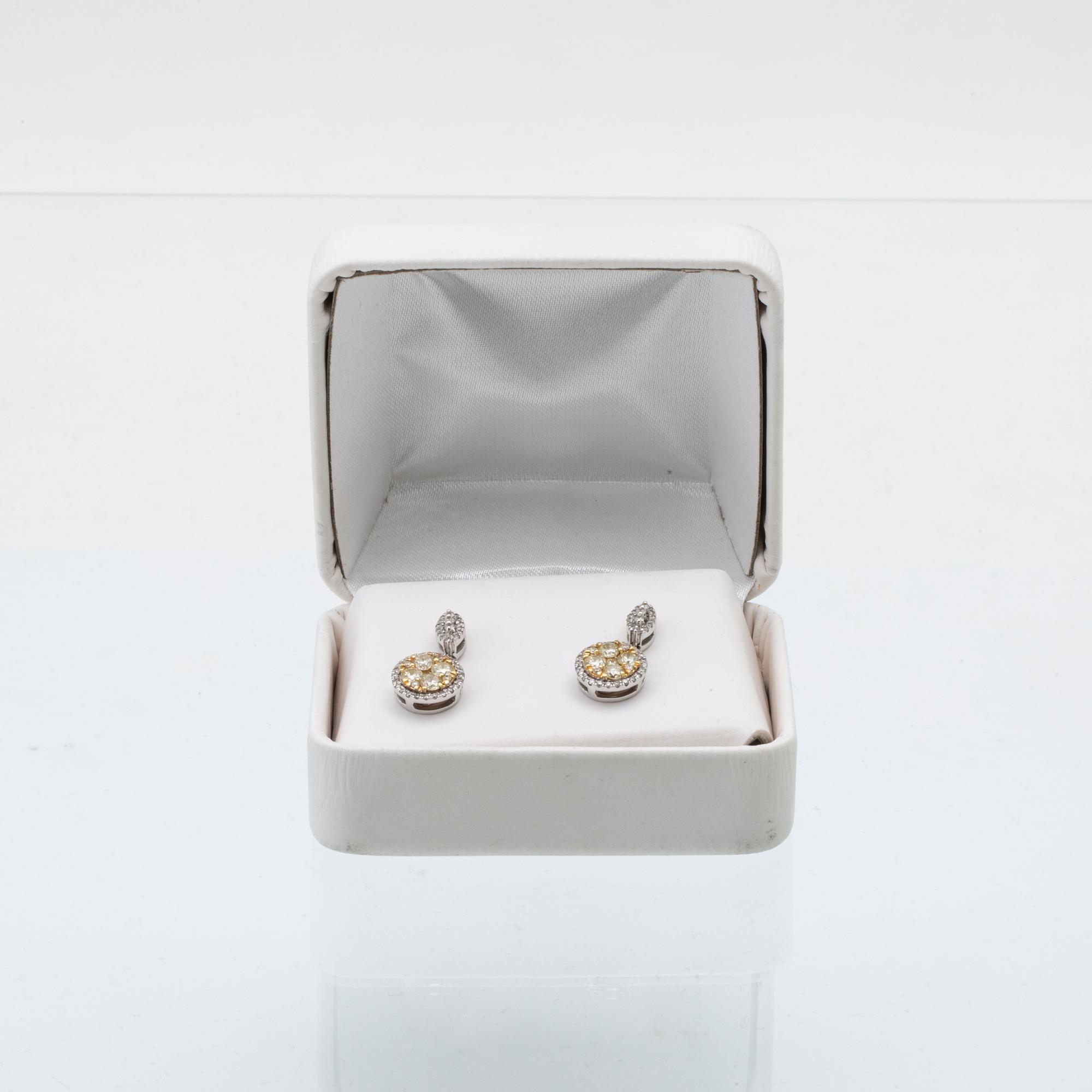 Earrings in 14K white and red gold with round brilliant-cut diamonds.