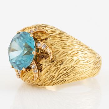 A ring in 18K gold with a blue faceted zircon and eight-cut diamonds.