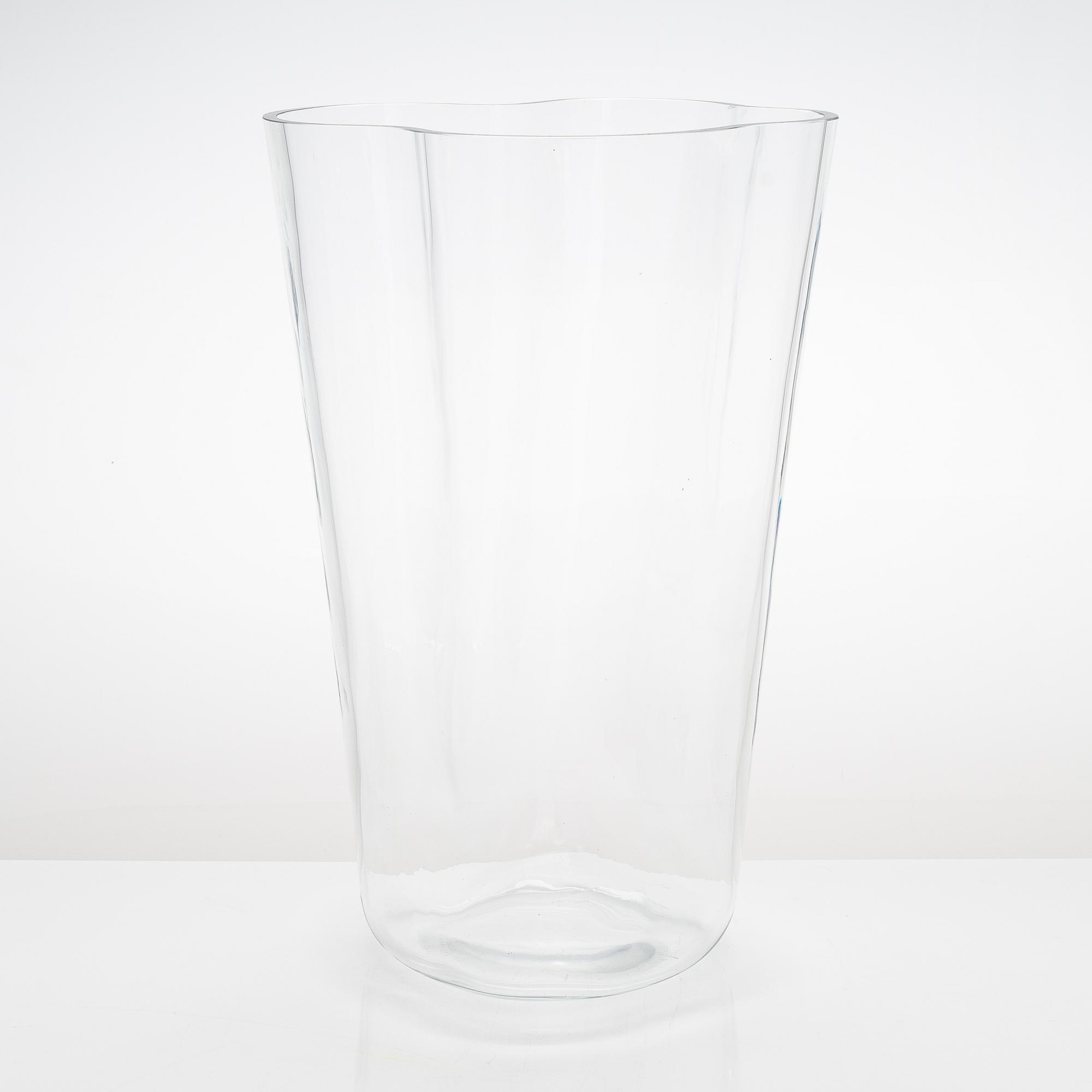 Alvar Aalto, a 1980s '3032' vase for Iittala.