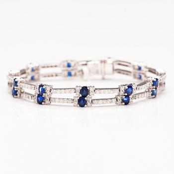 An 18K white gold bracelet with sapphires ca. 5.07 ct in total and diamonds ca. 3.51 ct in total.