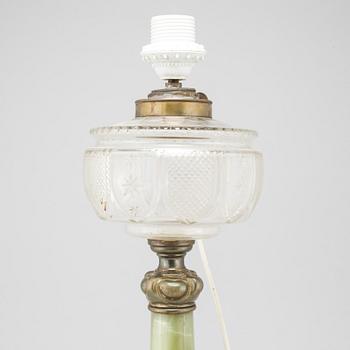 An early 20th century tablelamp.