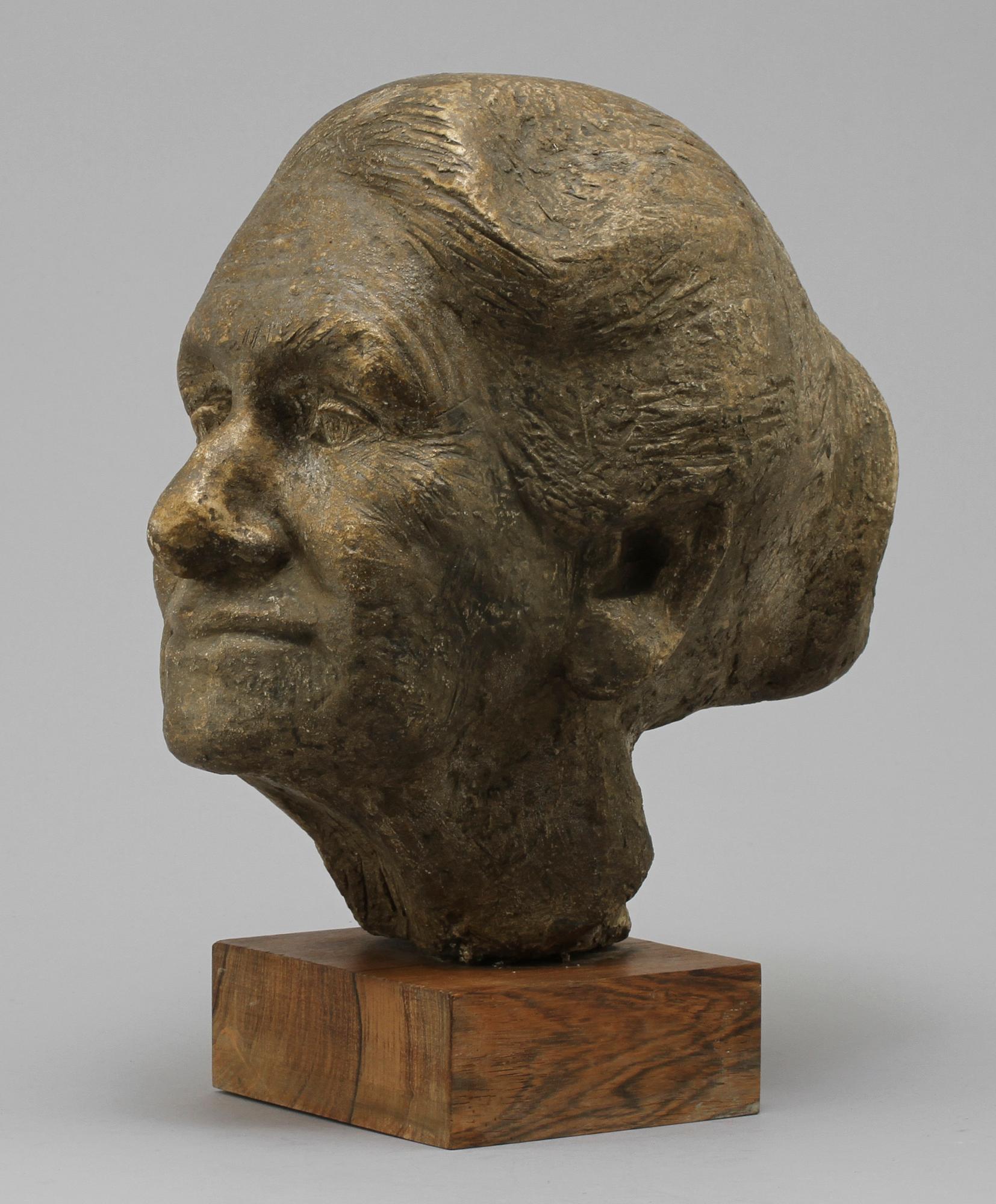 EVA BERGGREN, skulptur, bronspatinerad gips, signerad och daterad -69.