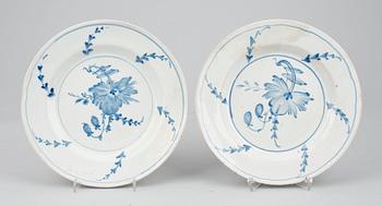 TALLRIKAR, ett par, fajans, Rörstrand, Omkring 1760-tal.