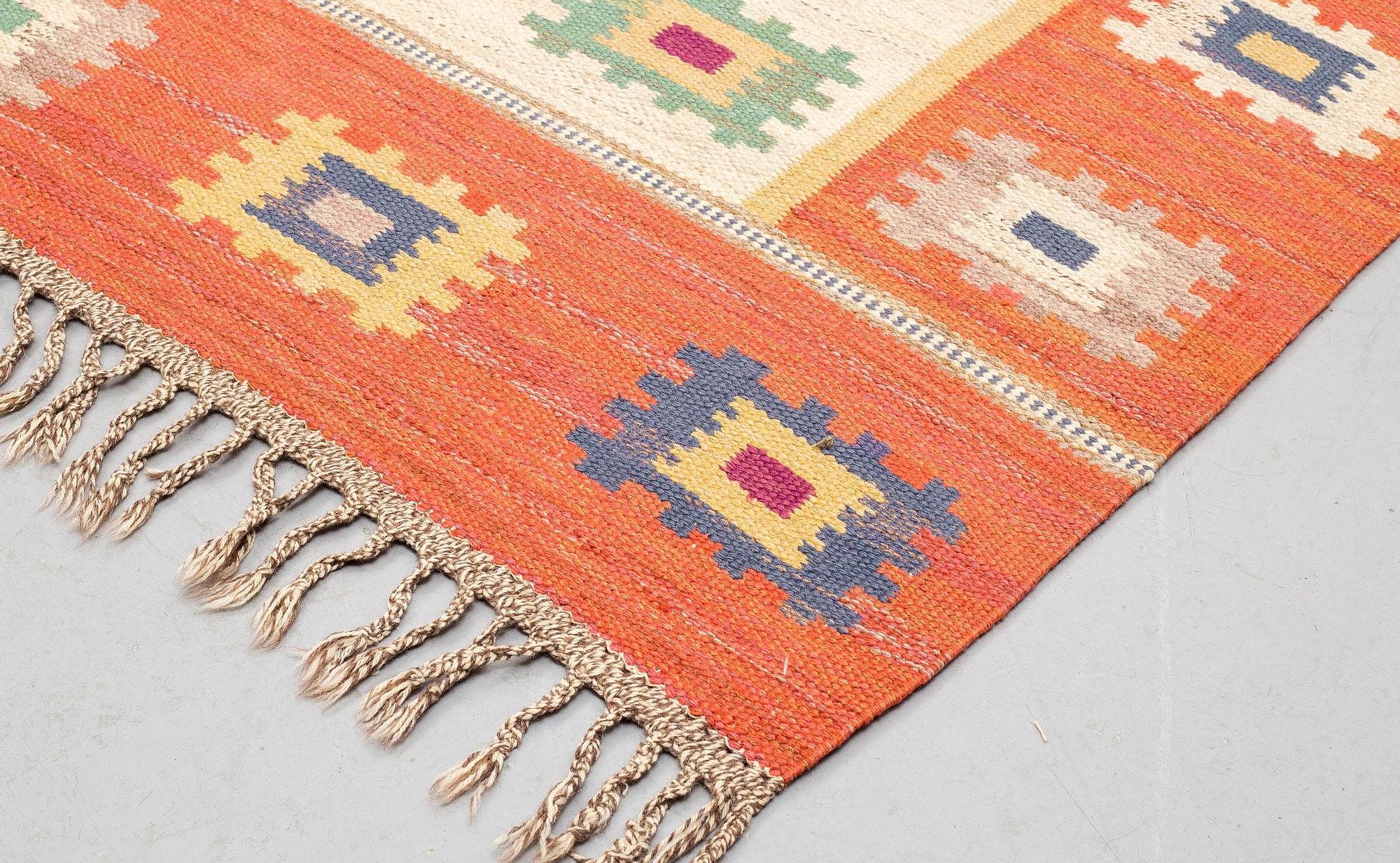 Märta Måås-Fjetterström, a carpet, "Röd grön äng", flat weave, ca 315 x 249-250,5 cm, signed AB MMF.