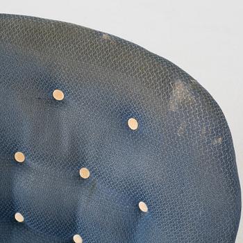A chair attributed to Philip Arctander, model "Clam Chair" or "Muslinge", 1940s/50s.