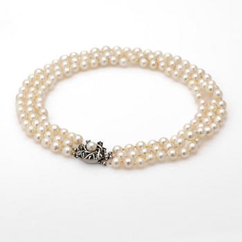 Collier, med lås is silver med stenar samt odlade pärlor.