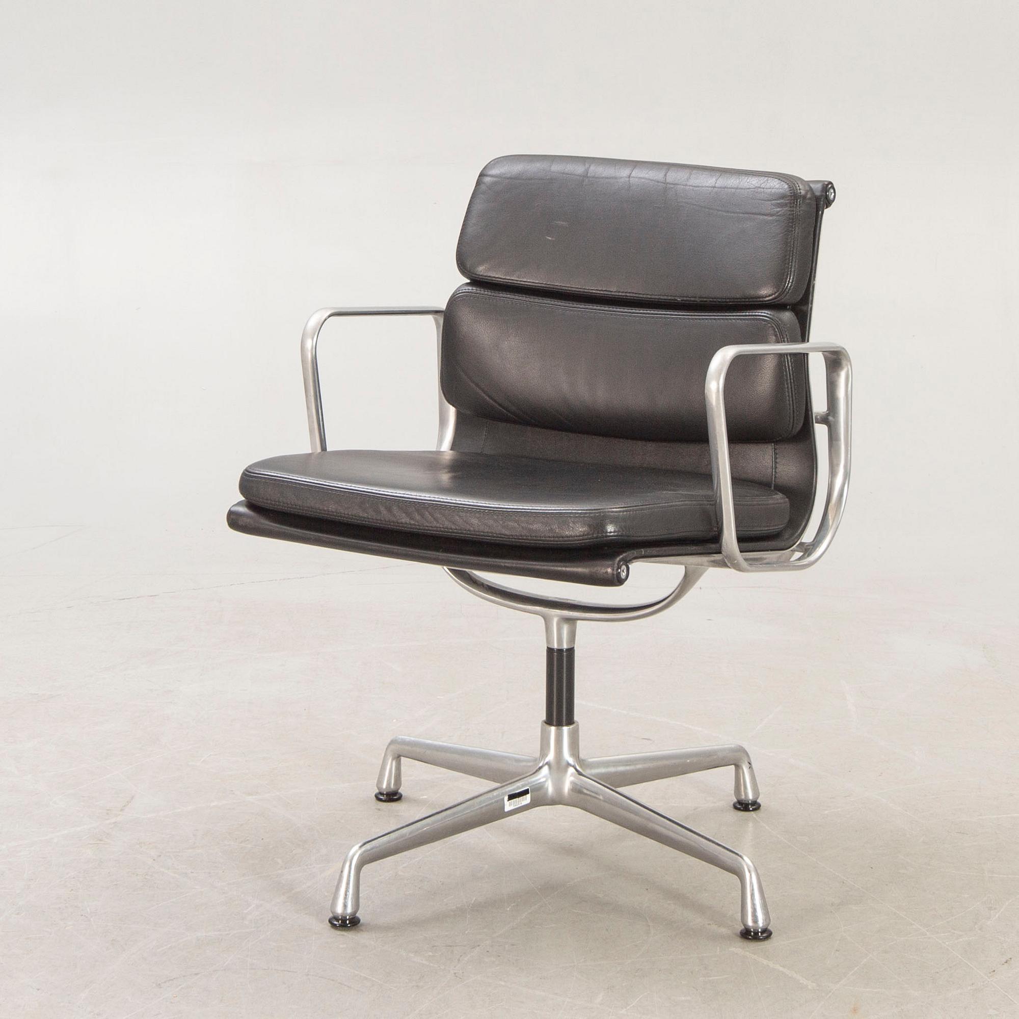 Charles & Ray Eames, Desk Chair, "EA 207 Soft Pad Chair", Vitra.