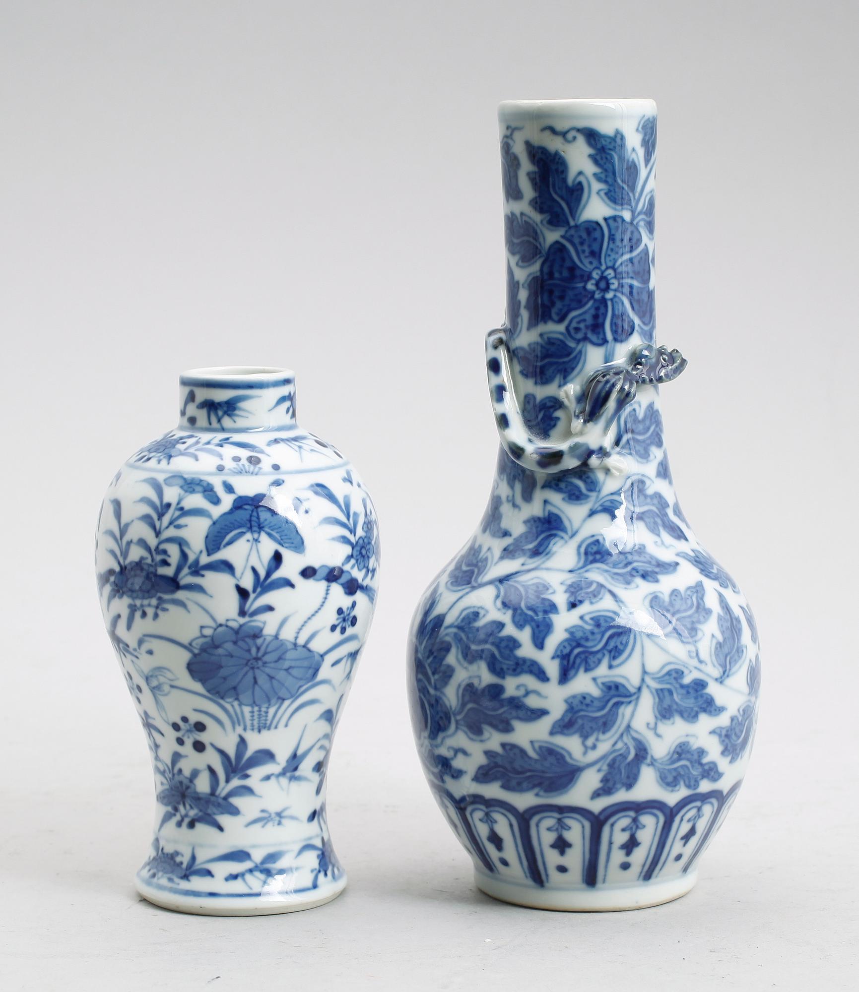 VASER, 2 st, porslin, Kina, sannolikt 1800-tal.