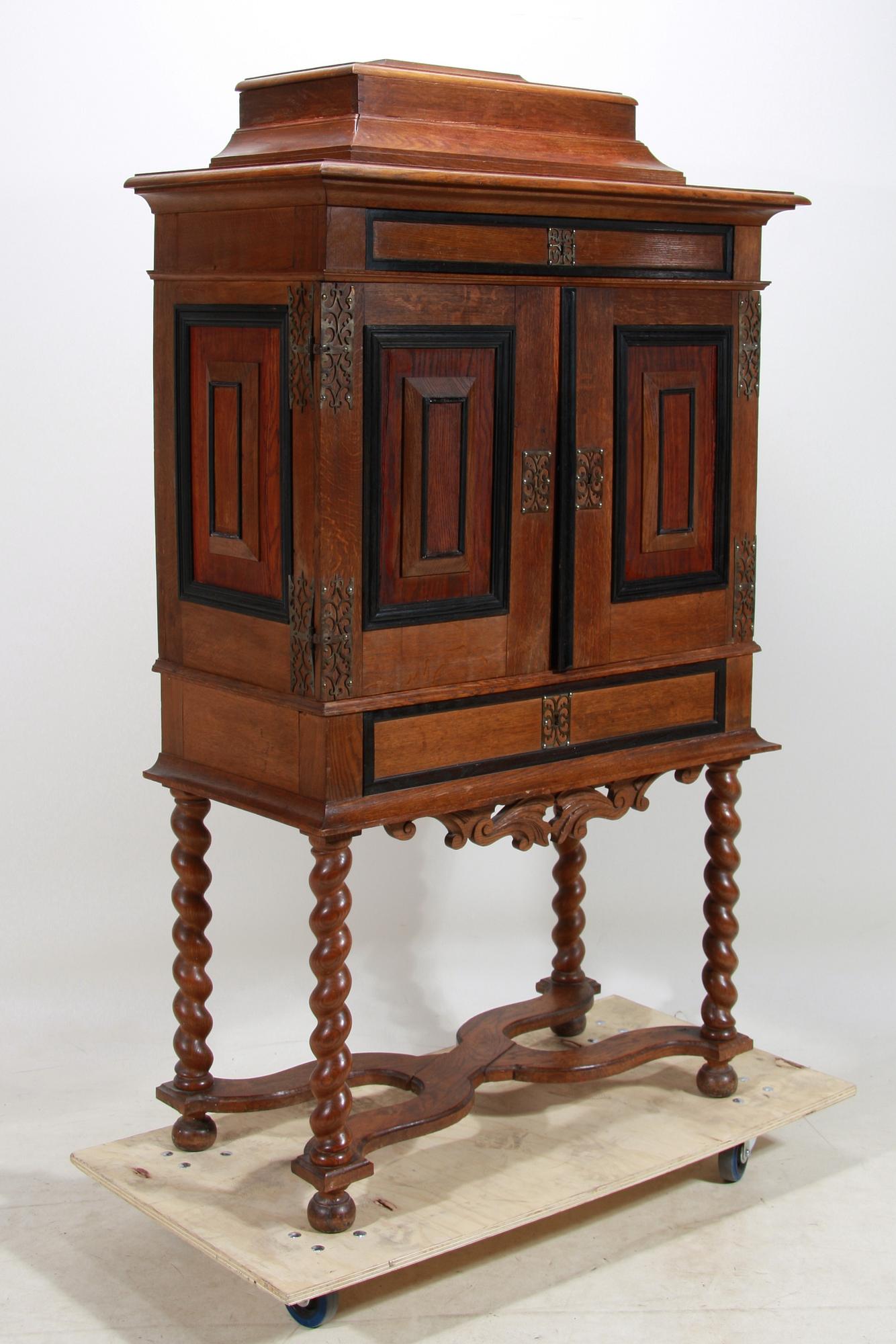 KABINETTSKÅP, barockstil, 1800/1900-tal.