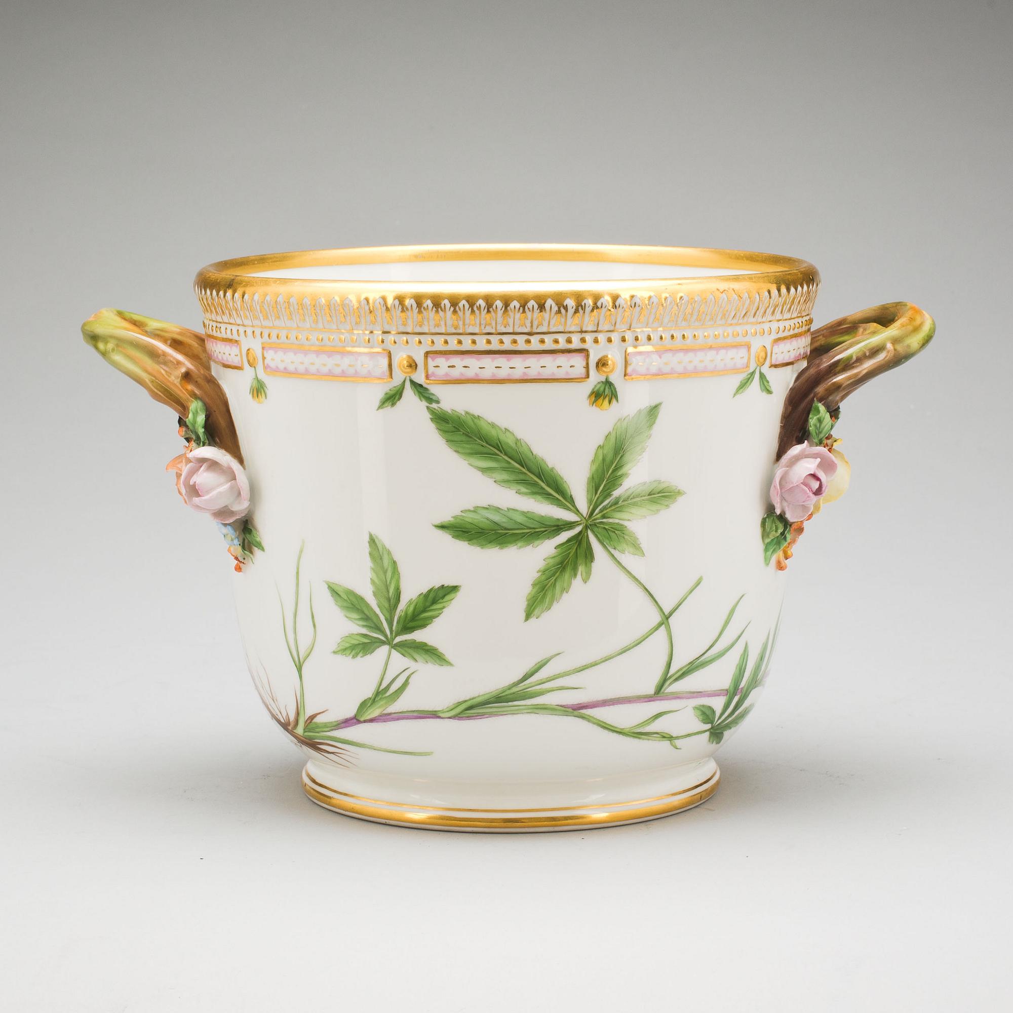 VINKYLARE, porslin. "Flora Danica" Royal Copenhagen.