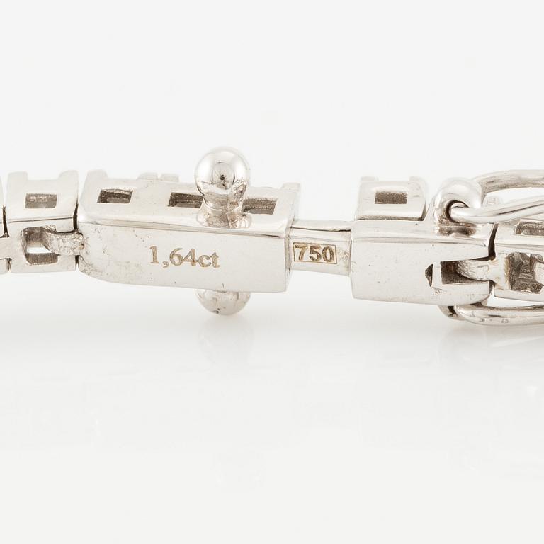 Tennis bracelet 18K white gold with brilliant-cut diamonds.
