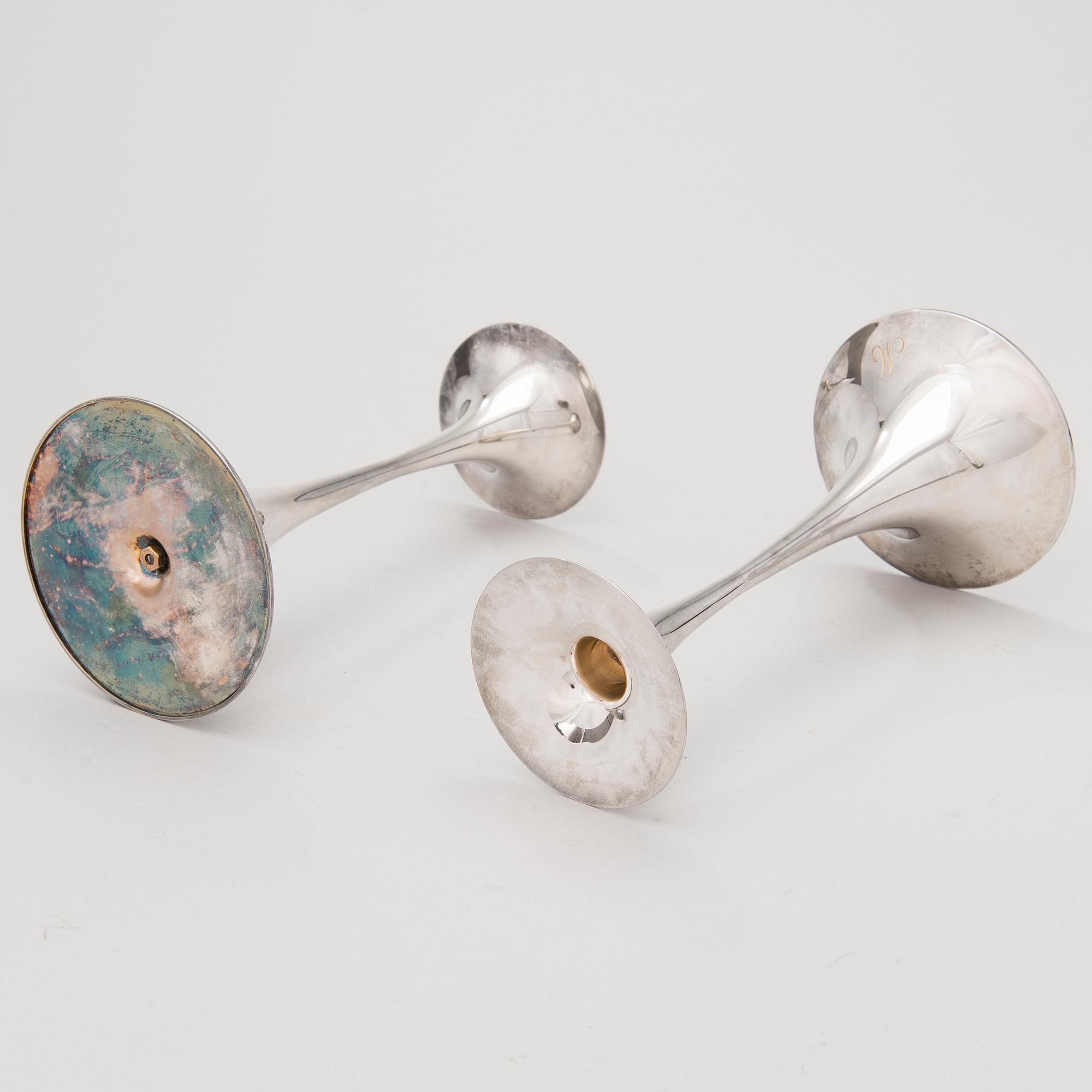 TAPIO WIRKKALA, LJUSSTAKAR, ETT PAR, silver, "Trumpetti", signerad TW, Hopeakeskus 1967.