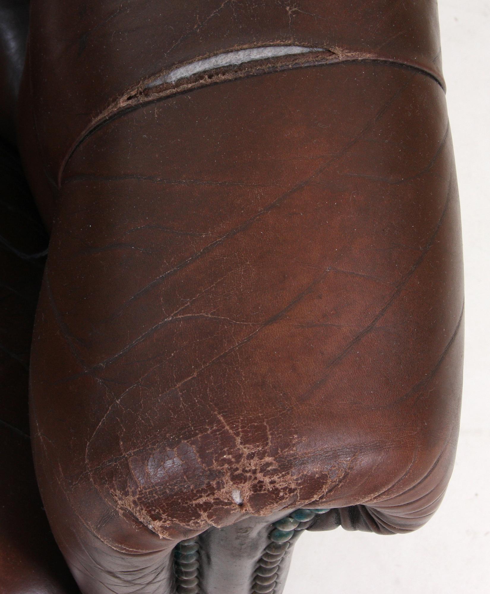 CLUBFÅTÖLJER, 2 st, 1900-tal.