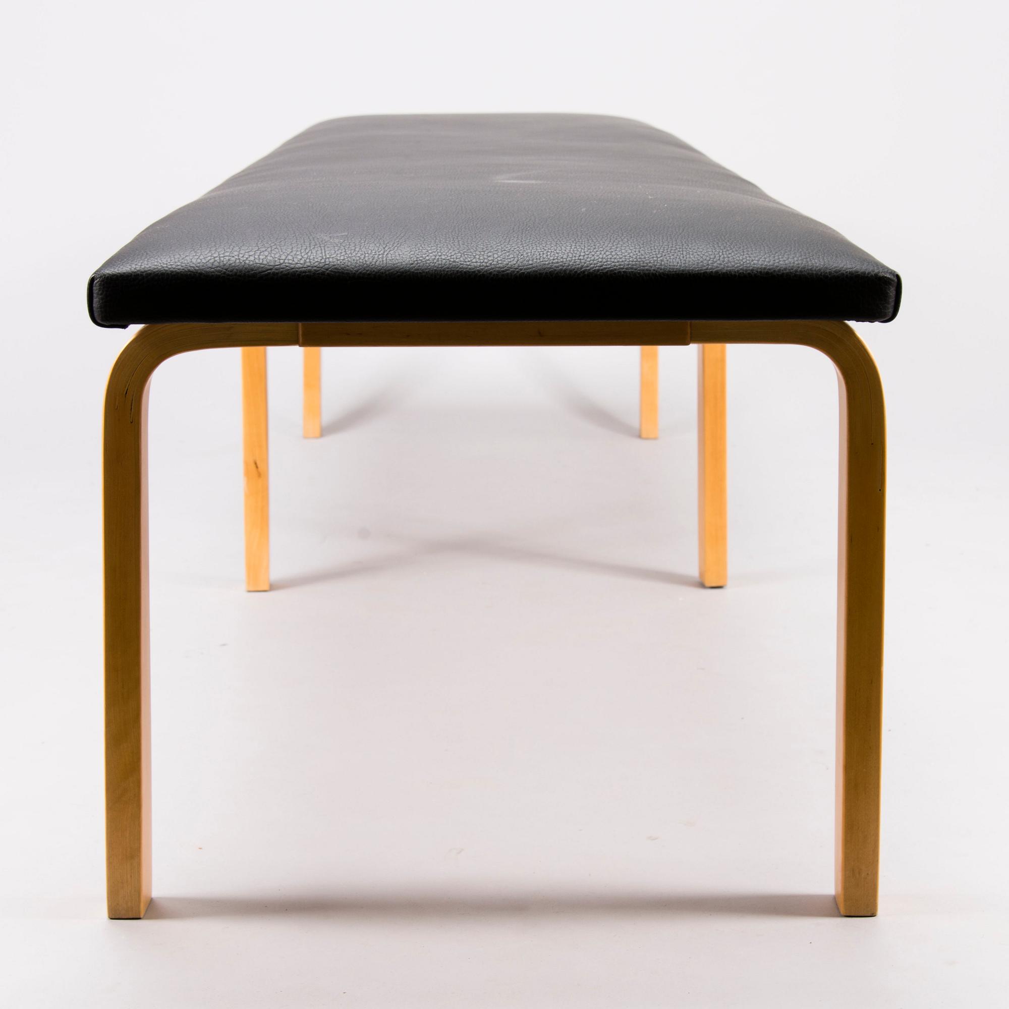 Alvar Aalto, A bench for  O.Y. Huonekalu- ja Rakennustyötehdas A.B. Finland.