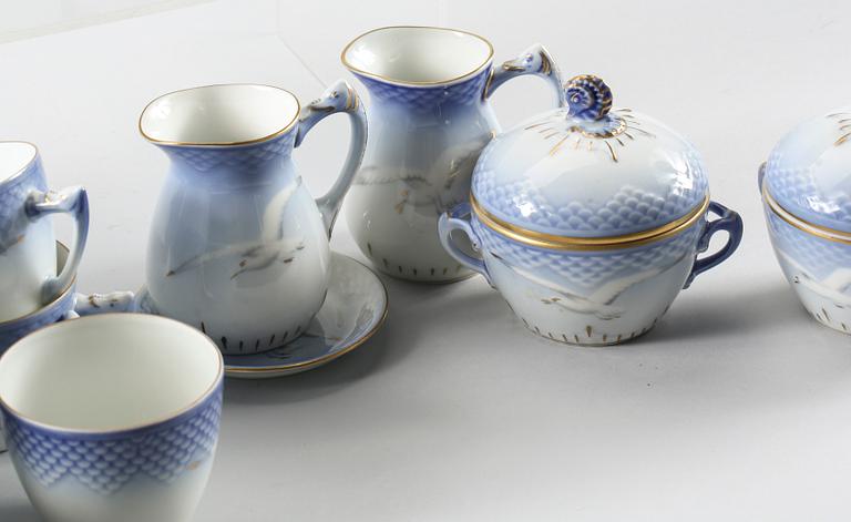 KAFFESERVIS, 48 delar, porslin, "Blå Måsen", Bing & Gröndal, Danmark, 1900-talets andra hälft.