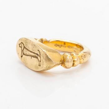 Jaana Lehtinen, ring, 18K gold, A. Tillander, Helsinki 1994.