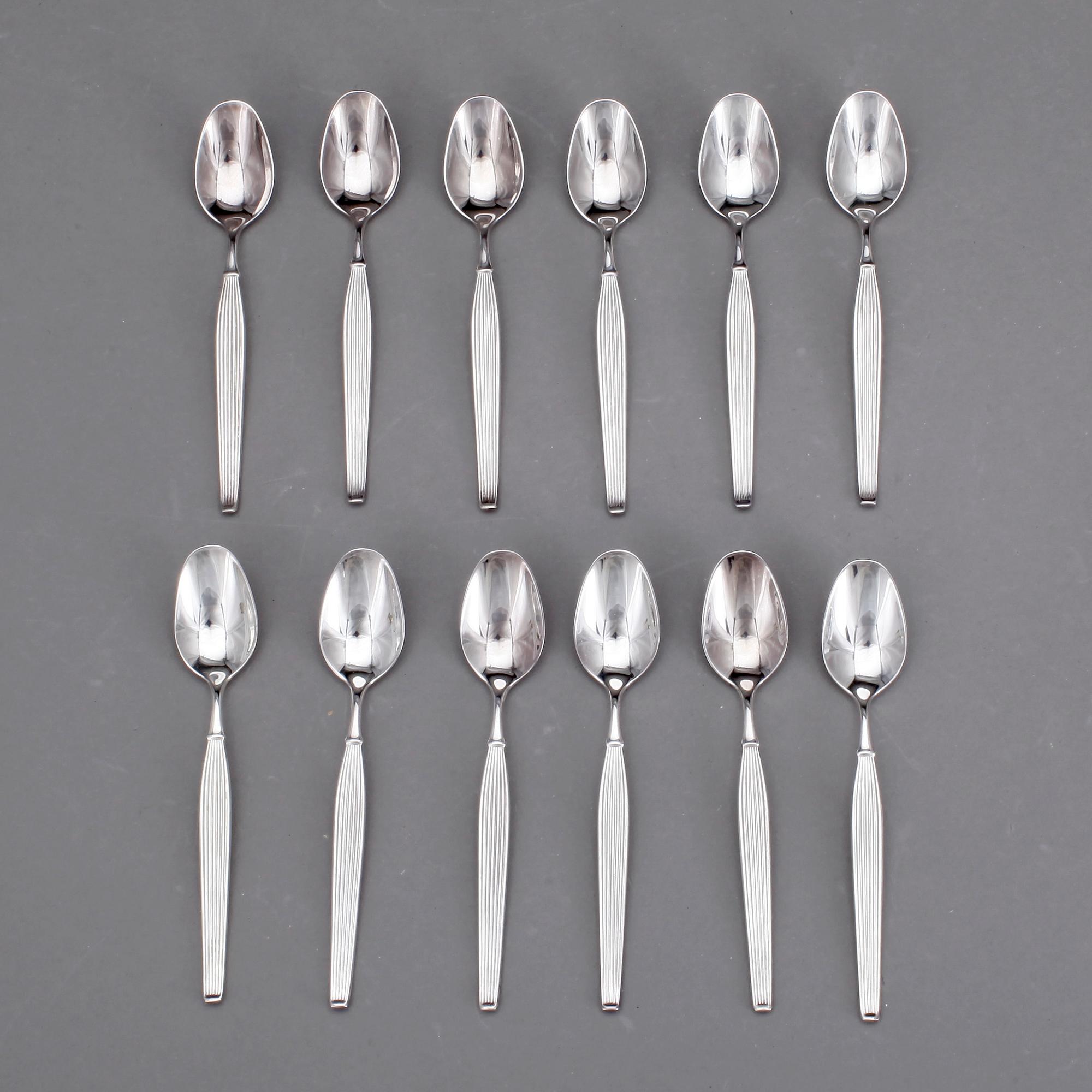 KAFFESKEDAR, 12 st, silver, "Savoy" Henning Seidelin, GAB 1976. Vikt 273 gram.