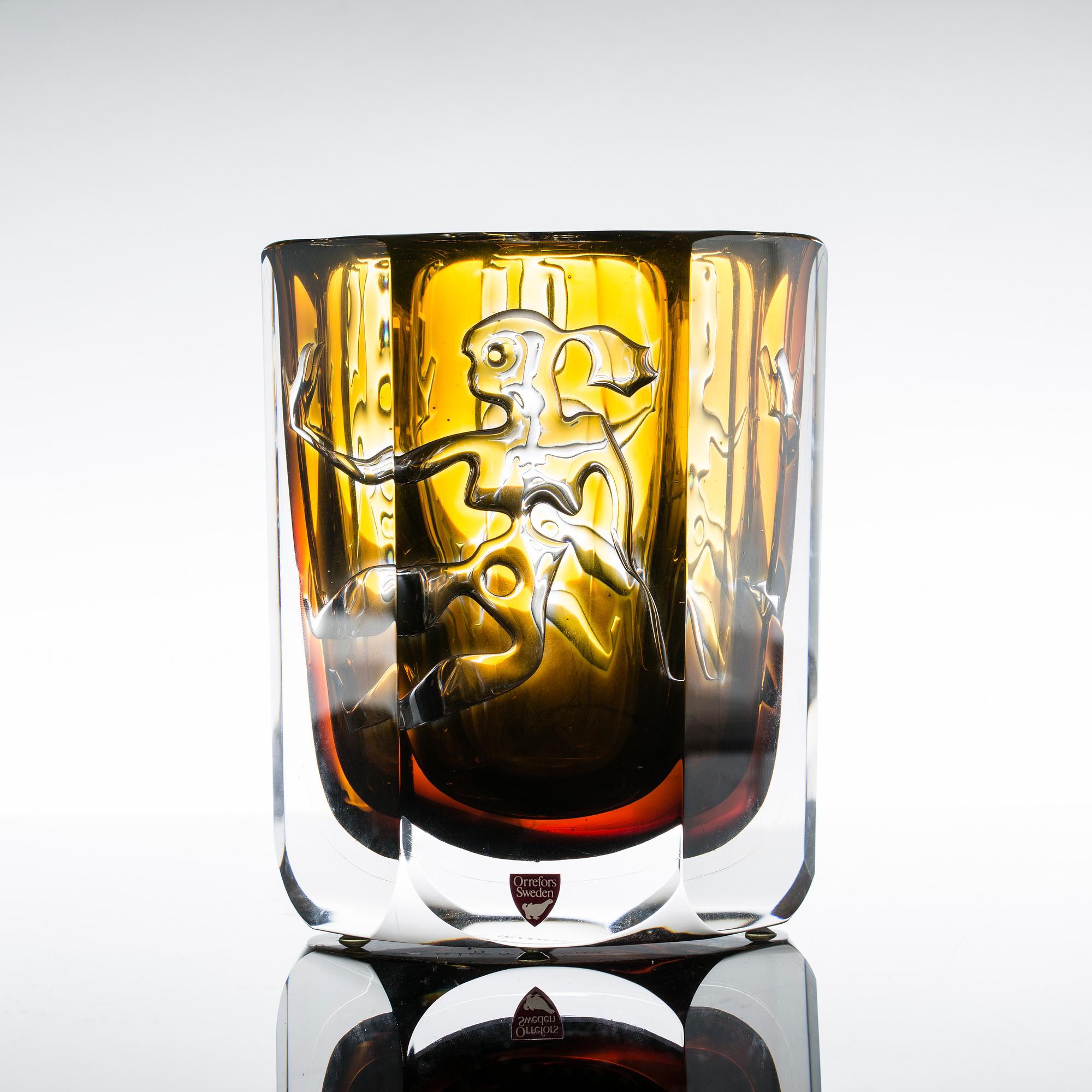 AN OLLE ALBERIUS ARIEL VASE, ORREFORS GALLERY -88.