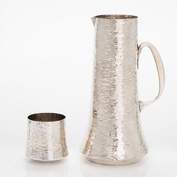 Tapio Wirkkala, tillbringare och bägare, silver resp. sterlingsilver, Kultakeskus, Tavastehus, 1981 och 1970.