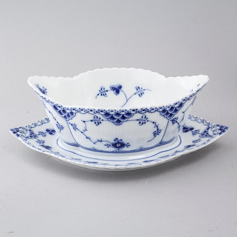 A porcelain tableware set of 69 pcs, "Musselmalet" by Royal Copenhagen, second half of the 20th century.