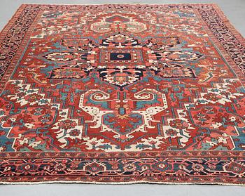 Matta, antik/semiantik Heris, ca 356 x 298 cm.