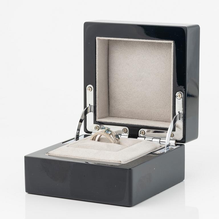 Ring, 18K vitguld med briljantslipade diamanter och akvamariner, Ritz London.