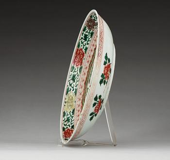 A famille verte charger, Qing dynasty, Kangxi (1662-1722).