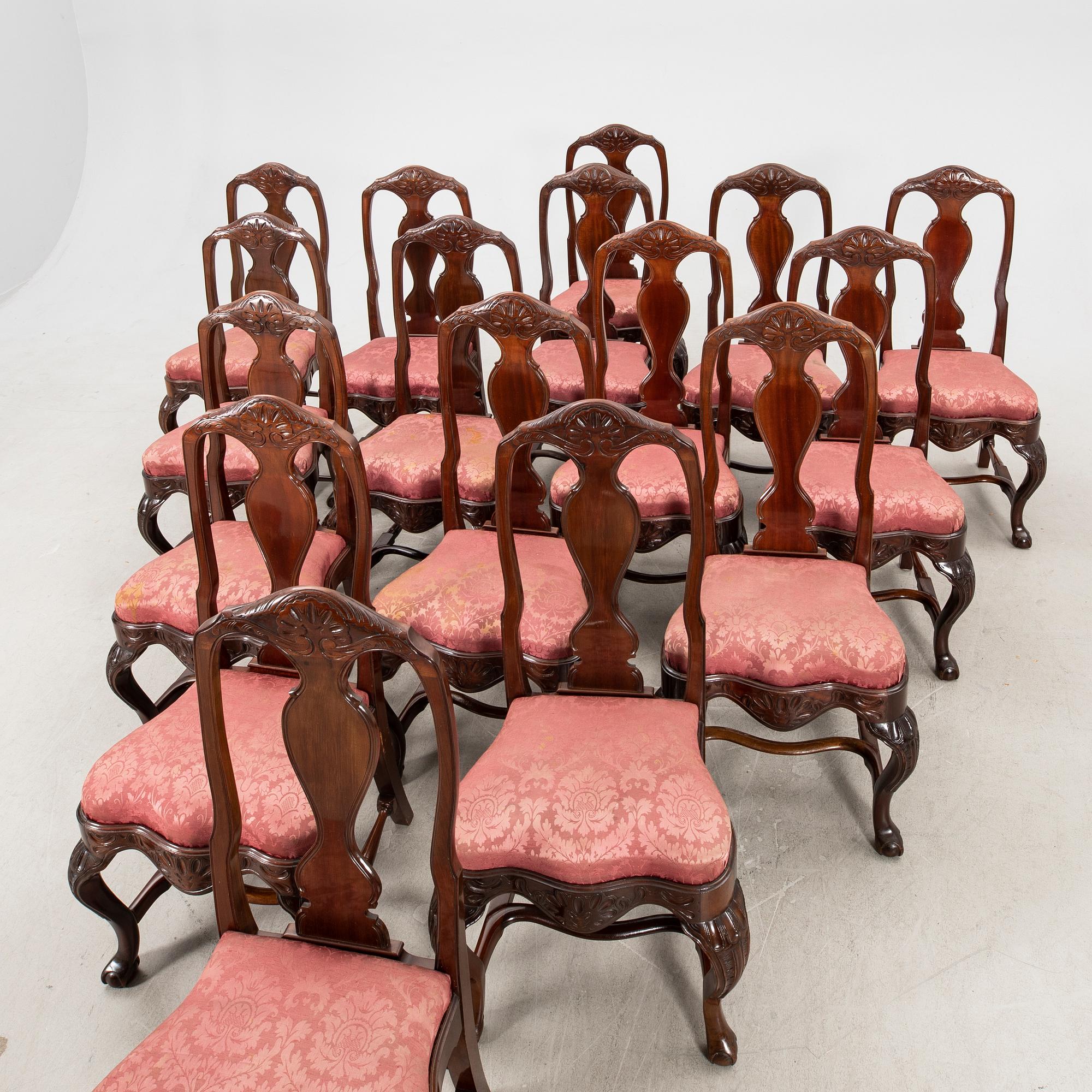 A mahogany 17 pcs Chippendale dining set first half of the 20th century.