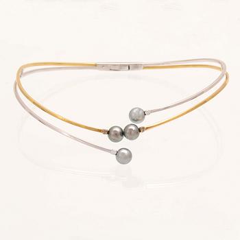 An 18K white- and yellow gold necklace with round brilliant cut diamonds and cultured Tahitian pearls, Damiani Italy.