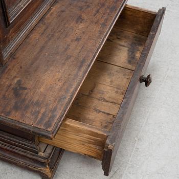 A table cabinet, 18th century.