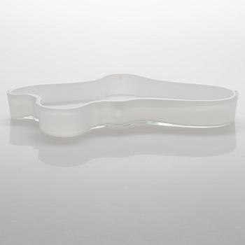 Alvar Aalto a '3028' dish signed Alvar aalto 417/1989.