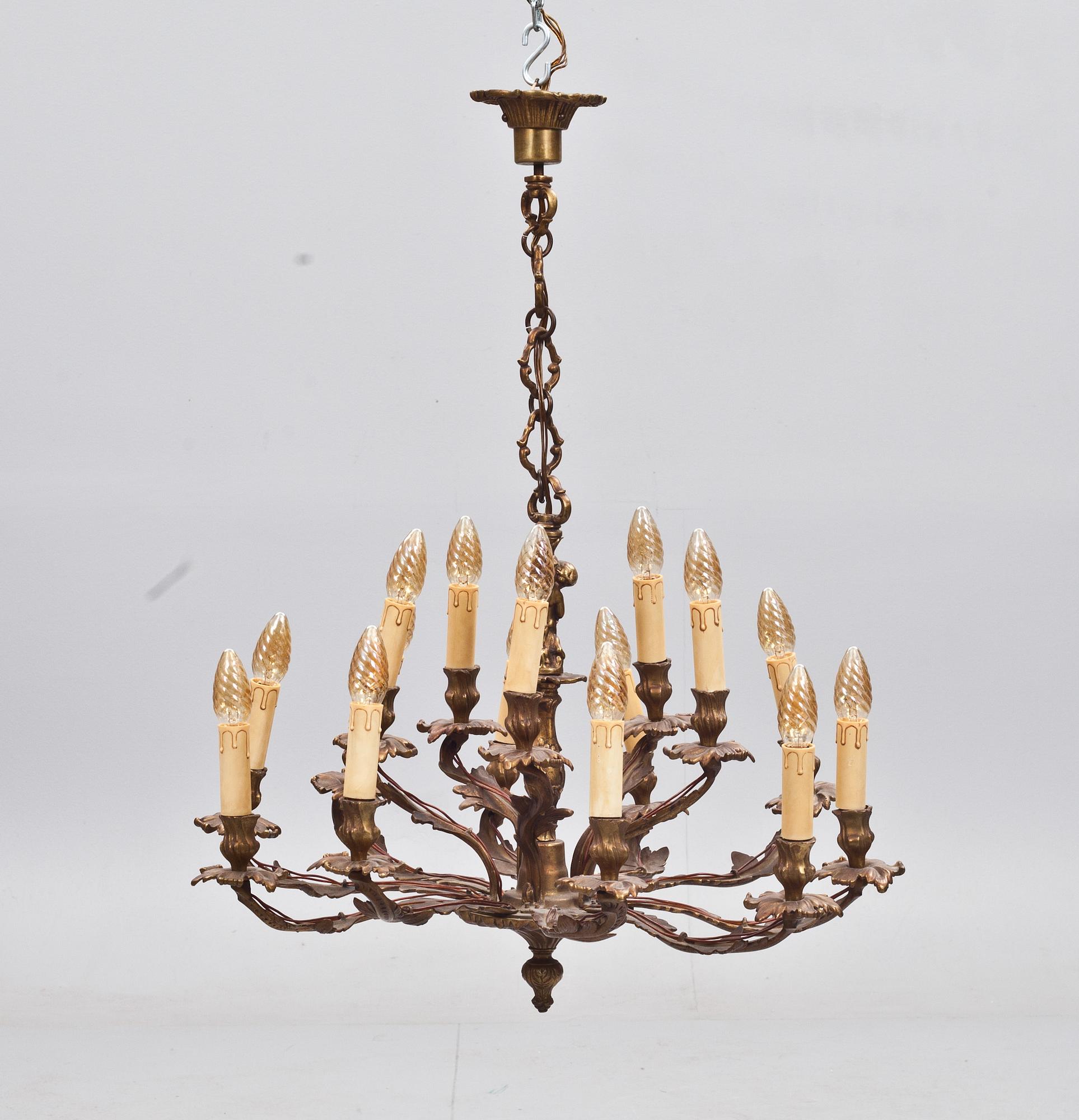 LJUSKRONA, rokokostil. 1900-talets första hälft.