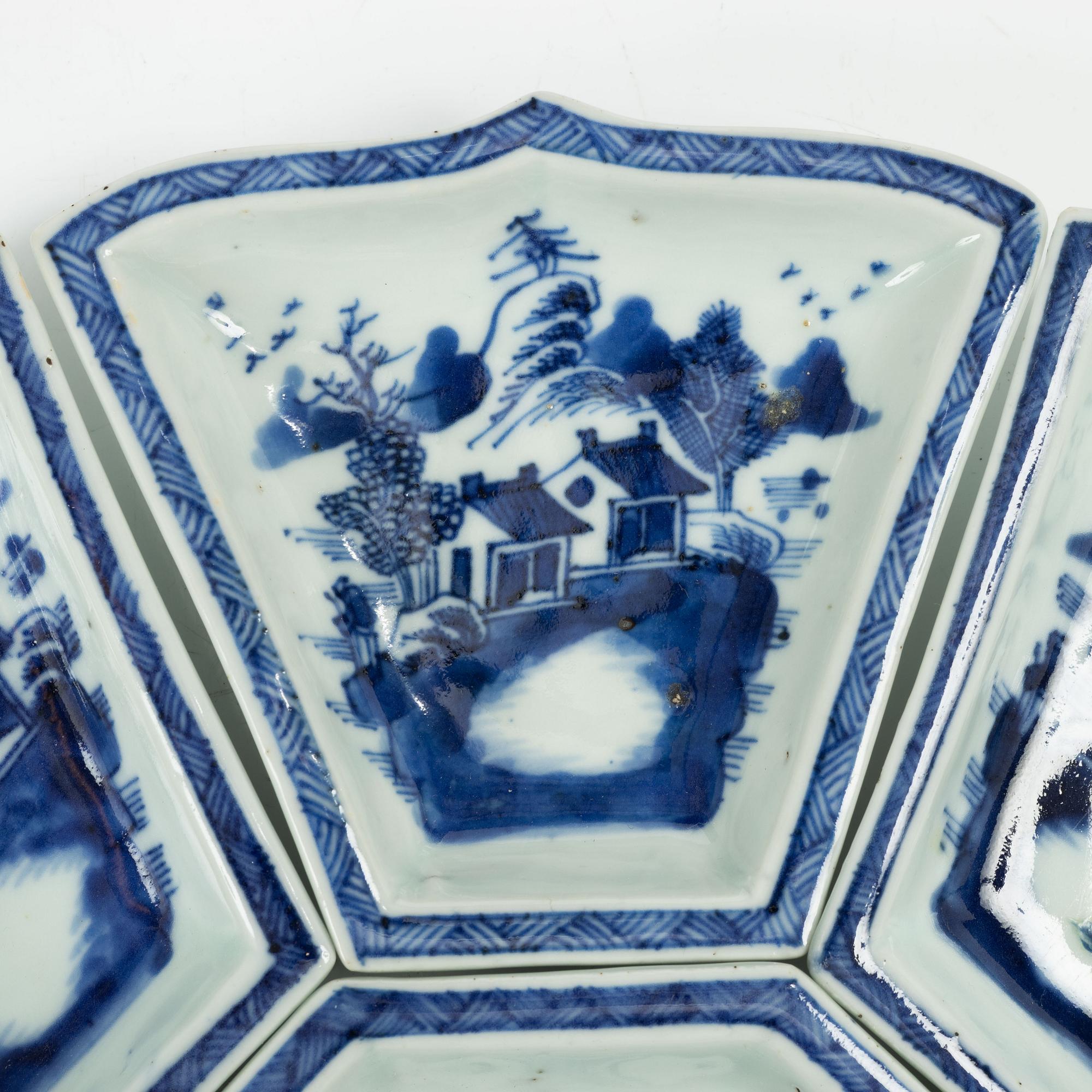 A nine piece Chinese export blue and white cabaret, Qing dynasty, Qianlong (1736-95).