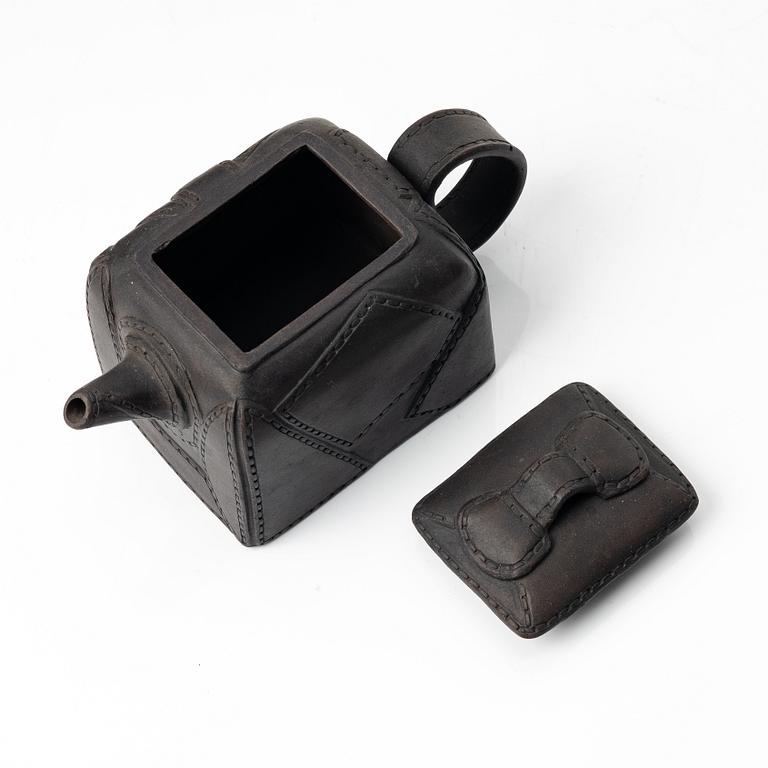 Zhou Guizhen, A Chinese 'leather bag' teapot, yixing, 1980s.