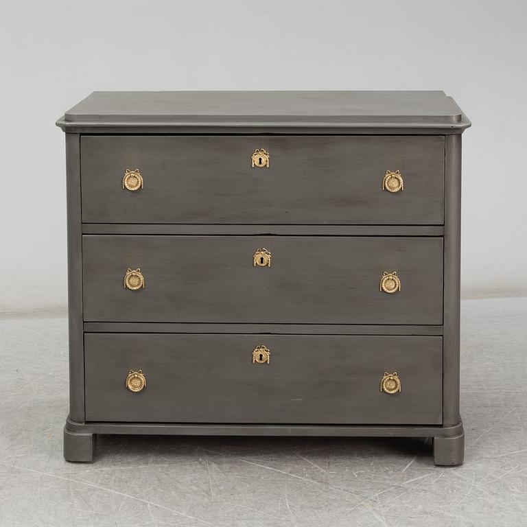 A late 19th century chest of drawers.