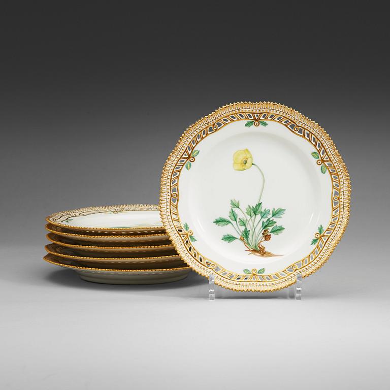 A set of six Royal Copenhagen 'Flora Danica' dessert dishes, Denmark, 20th Century.