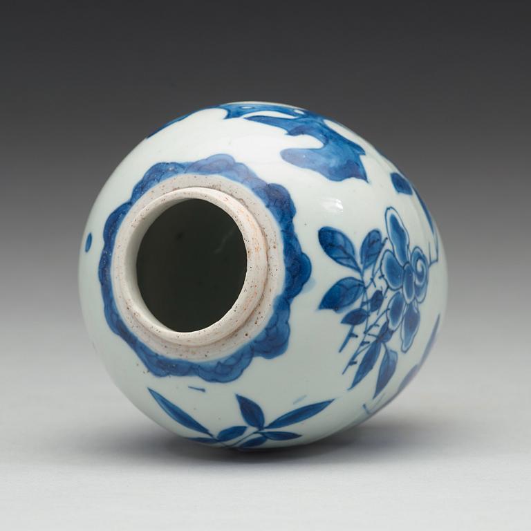 A blue and white Transitional jar, 17th Century.