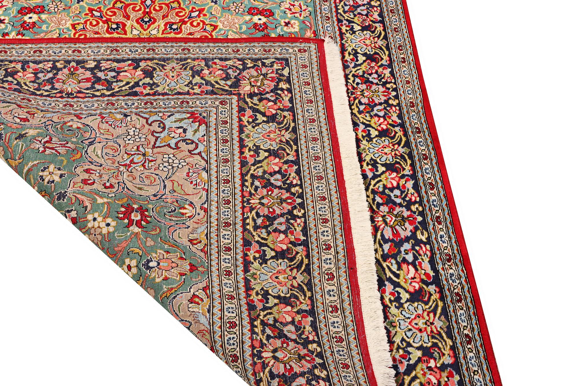 Matta. Kirman, ca 244 x 159 cm.