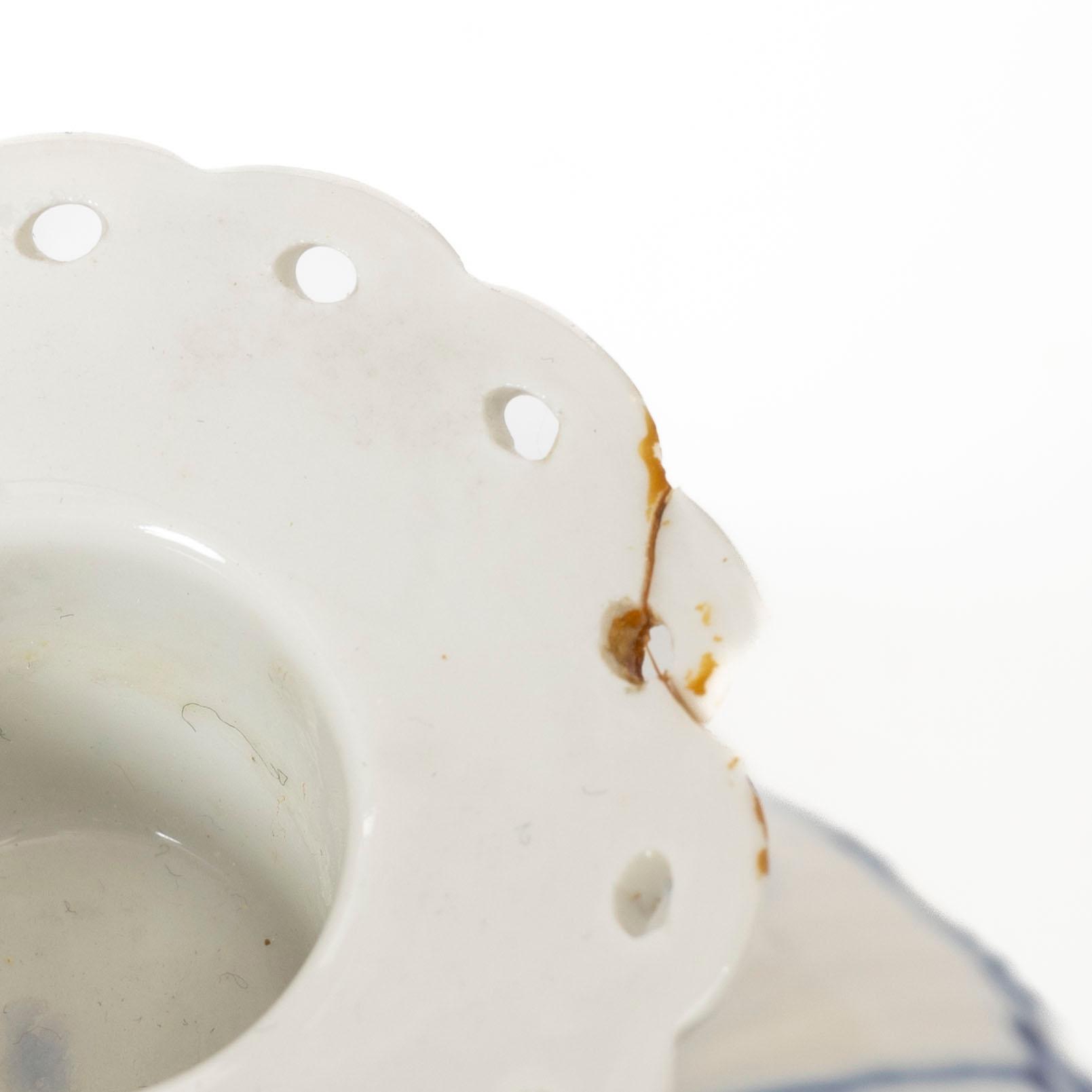 Royal Copenhagen, a set of five porcelain pieces, 'Musselmalet' / 'Blue Fluted' and 'Blå blomst', Denmark.