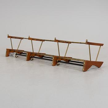 HATTHYLLA, mässing och teak, omkring 1900-talets mitt.