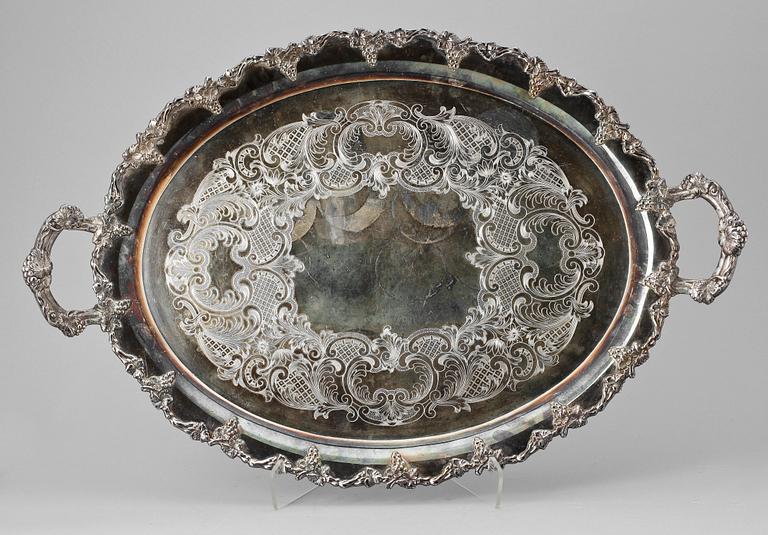 BRICKA, silverhalt 830, 1900-talets mitt. Vikt ca 1850g.