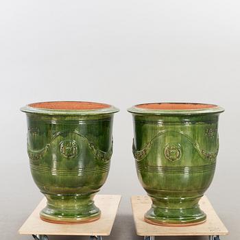 TRÄDGÅRDSURNOR ett par Poterie de la Madeleine Frankrike glaserat lergods 2012.