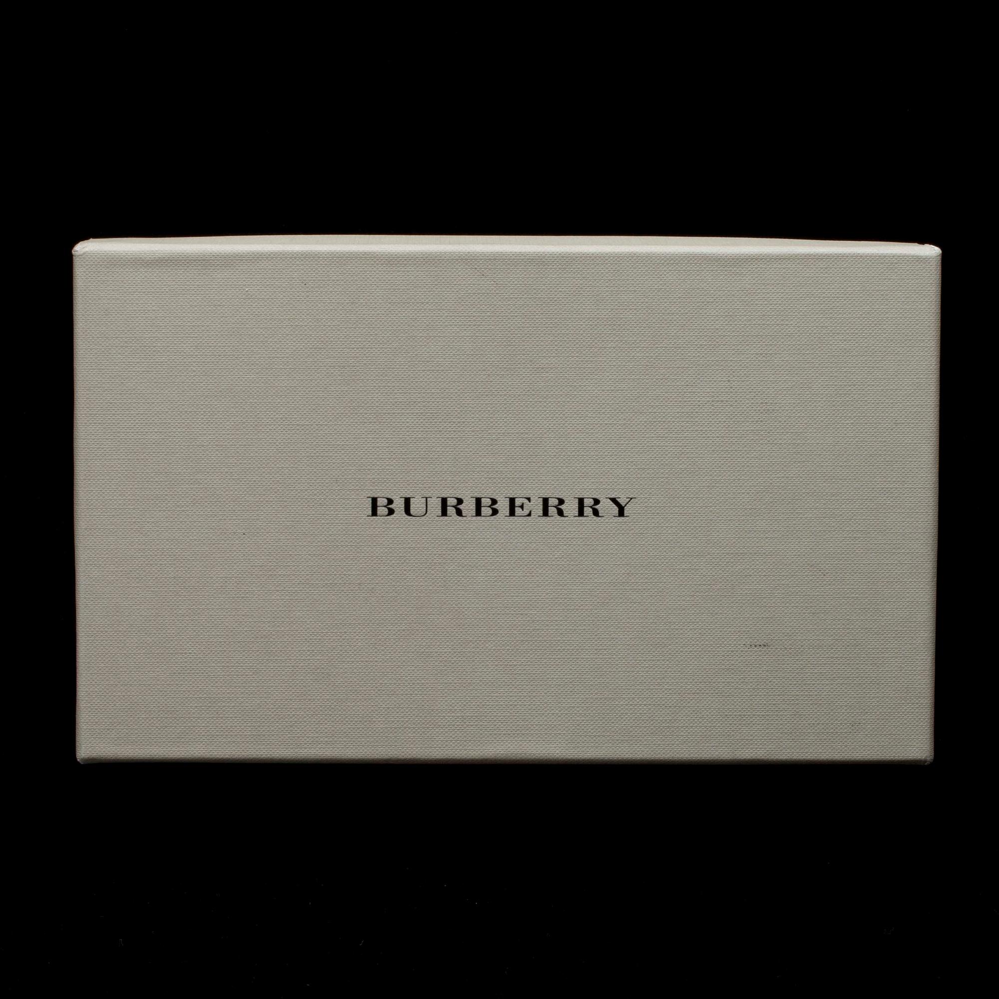 PLÅNBOK, Burberry, London.