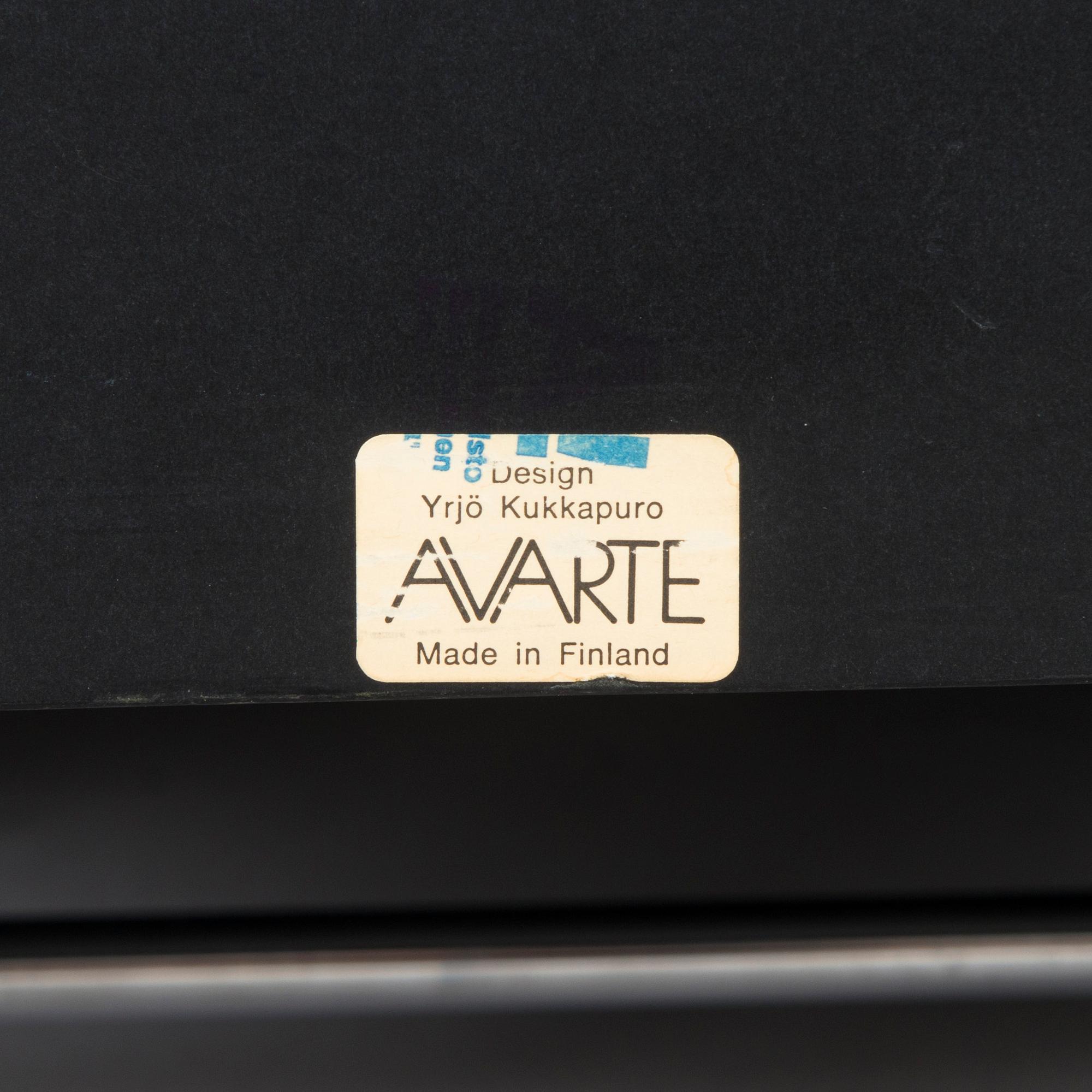 Yrjö Kukkapuro, nojatuoli "Experiment", Avarte 1980-luku.